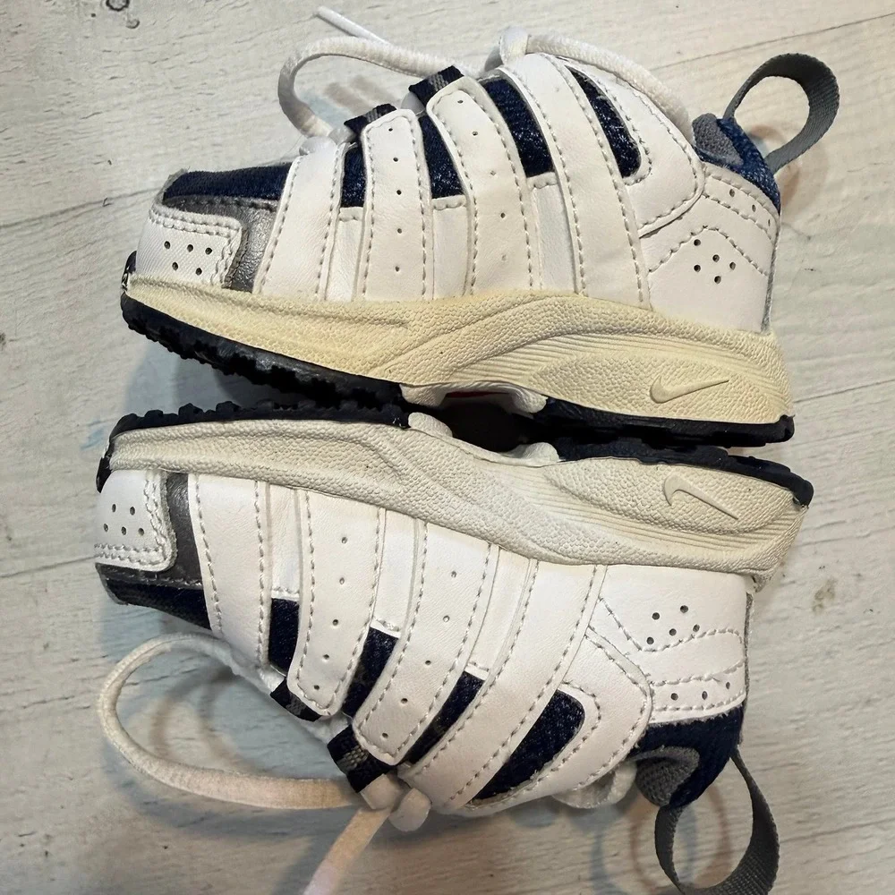 Nike baby Boys 2009 Nike Advantage Runner‎ shoes Size 2c